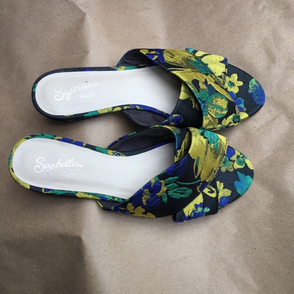 Anthropologie Seychelles Floral Brocade Sandals 7 - Picture 8 of 8